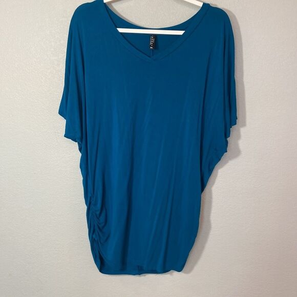 JOHNNY V Neck Top with Side Ruching Size XXL. B33 - Picture 5 of 9